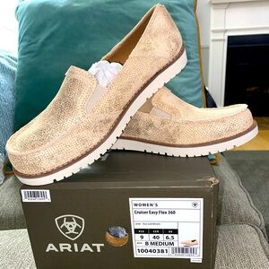 SUPER CUTE AND COMFY Ariat Women’s cruiser flex loafer in rose gold leather